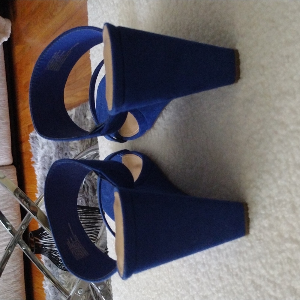 Shoes - Picture 4 of 4